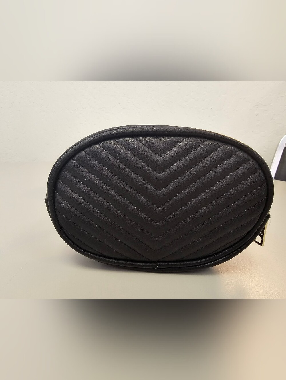 STEVE MADDEN Black Quilted Oval Crossbody Bag